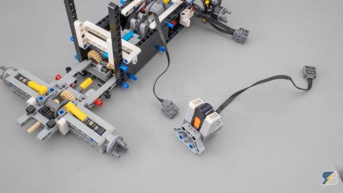 42077 B PF 104